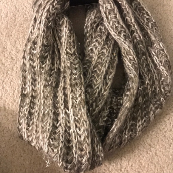 Scarf - Picture 4 of 4